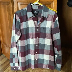 SIZE MEDIUM HOLLISTER BUTTON DOWN.